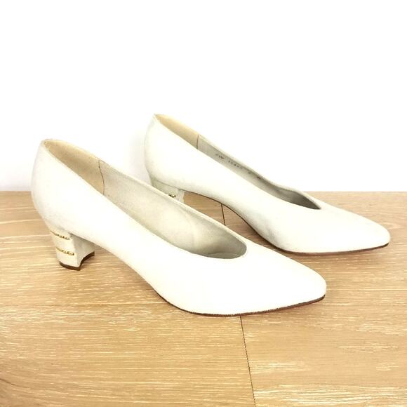 Stuart Weitzman | White Suede Heels Gold Details 6 - Picture 5 of 10